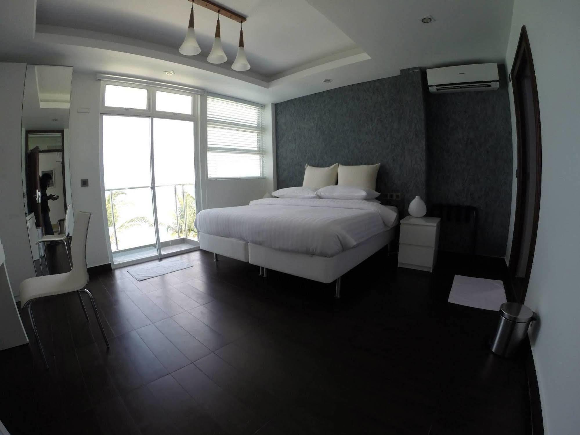 Airport Beach Hotel هولهومالي المظهر الخارجي الصورة