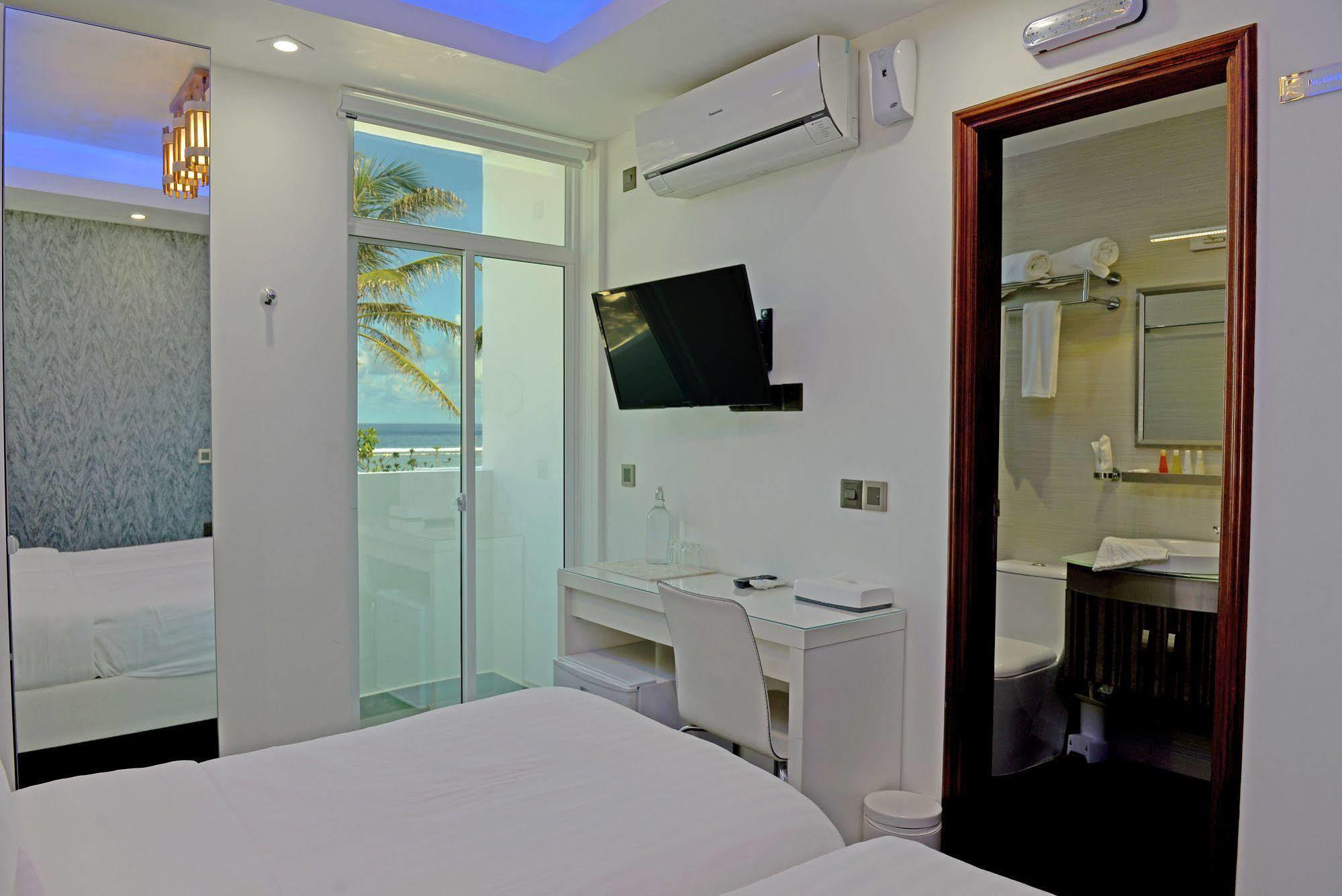 Airport Beach Hotel هولهومالي المظهر الخارجي الصورة